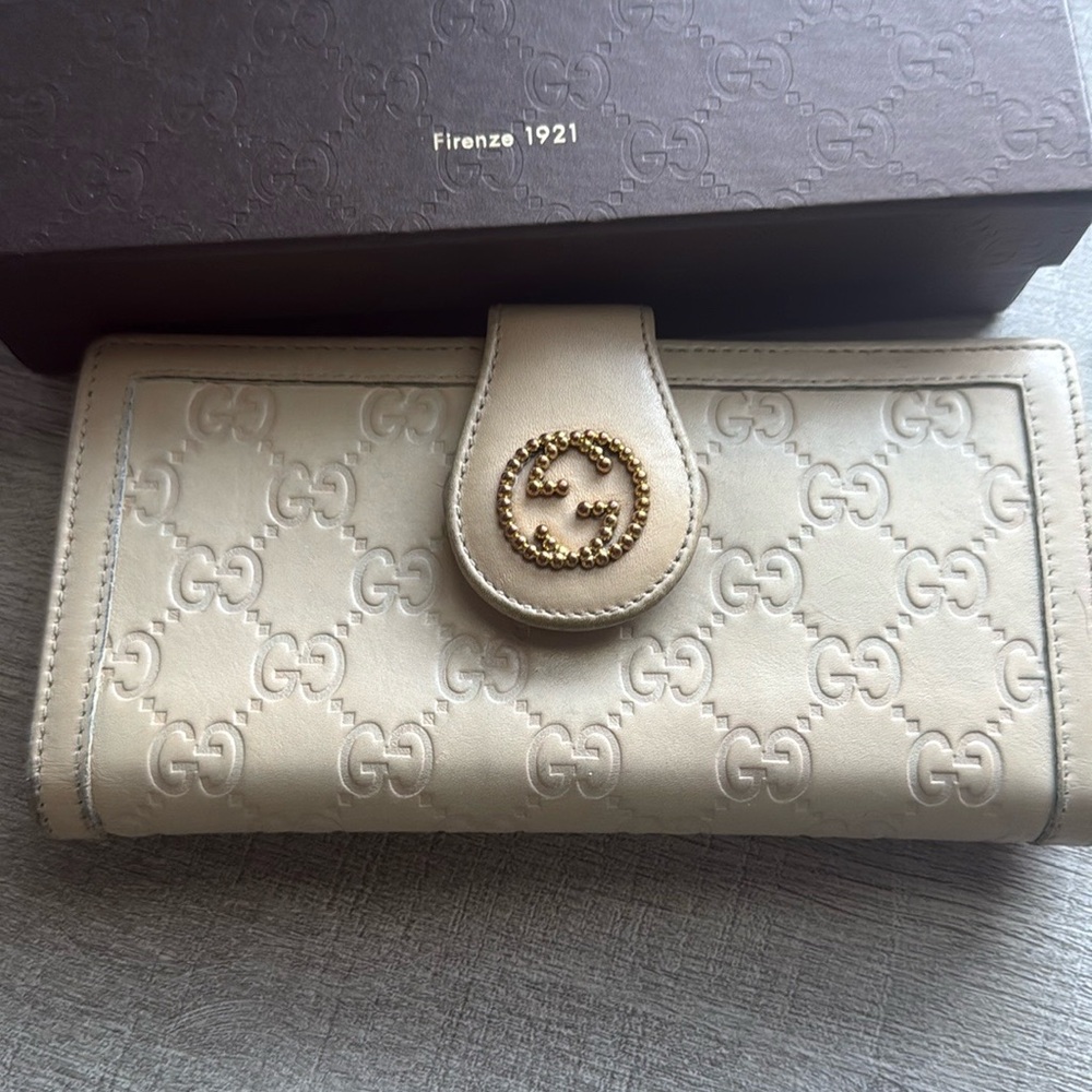 Gucci Cream Leather Wallet with Gold Closure and Monogram